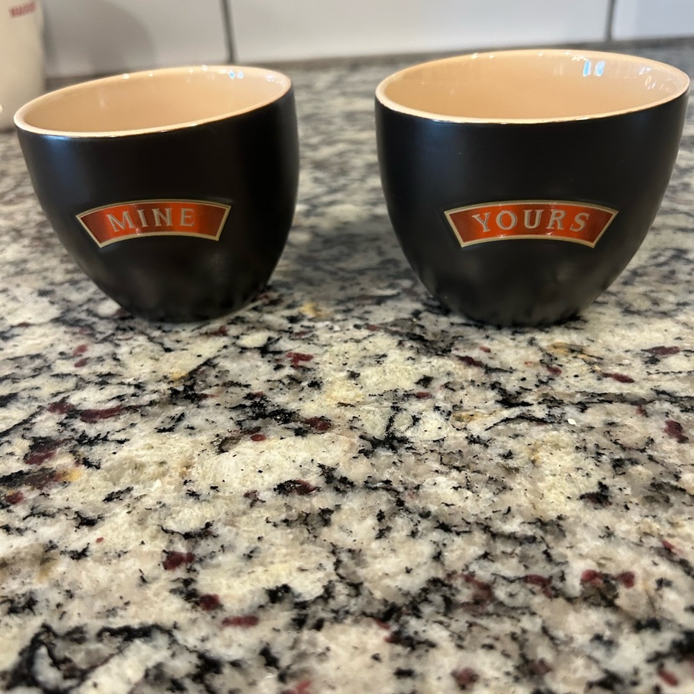 Bailey's Black and Cream Ceramic Set